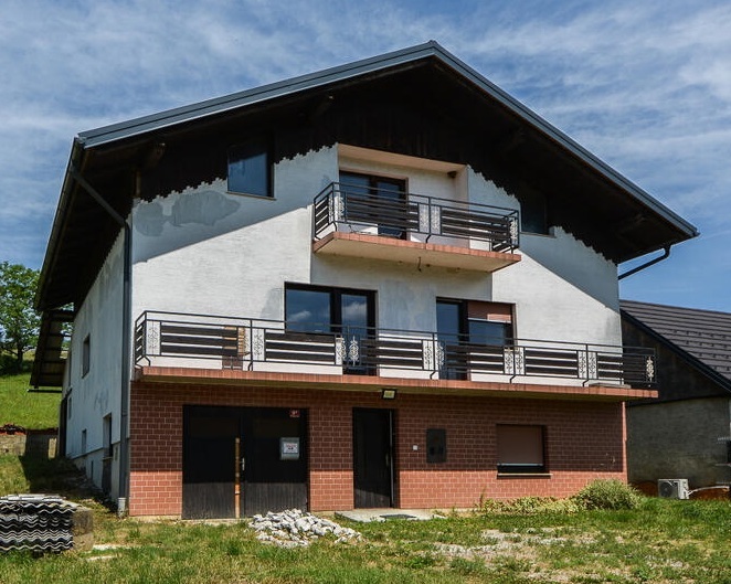 Primer velike družinske hiše.